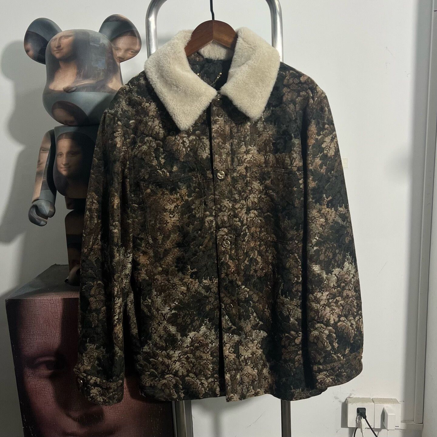Louis Vuitton Louis Vuitton Floral Pattern Jacket with Fur Collar Size US M / EU 48-50 / 2 - 1 Thumbnail