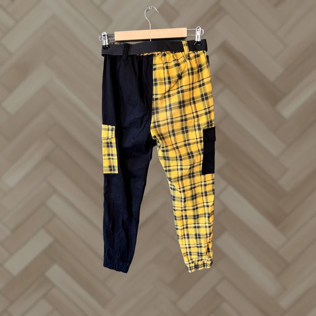 Hot Topic Hot Topic Womens Pants Cropped Multicolor Plaid S Slim Tapered 27in Inseam, Size Small, Regular, Women, Cropped, Plaid, Multicolor, Style: Cropped Size 28" / US 6 / IT 42 - 1 Thumbnail
