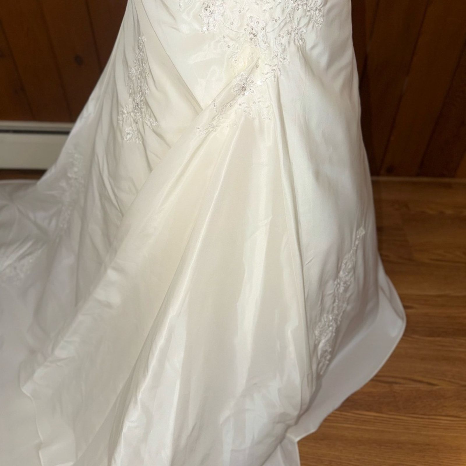 Other Stunning New Private Collection Taffeta Wedding Gown Size L / US 10 / IT 46 - 6 Thumbnail