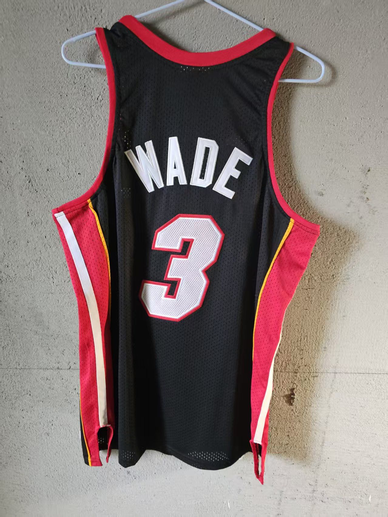 NBA Miami Heat #3 Dwyane Wade Jersey Double Stitched L Size US L / EU 52-54 / 3 - 2 Thumbnail