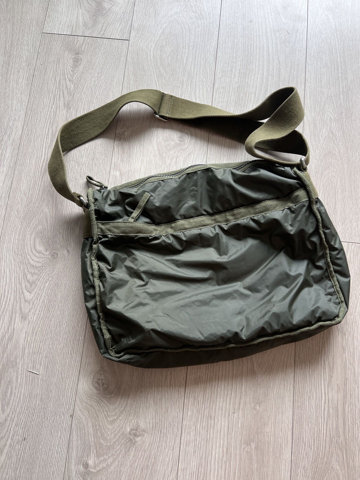 Club Monaco × Vintage Vintage Club Monaco Military Style Side Bag Computer Purse Size ONE SIZE - 2 Thumbnail