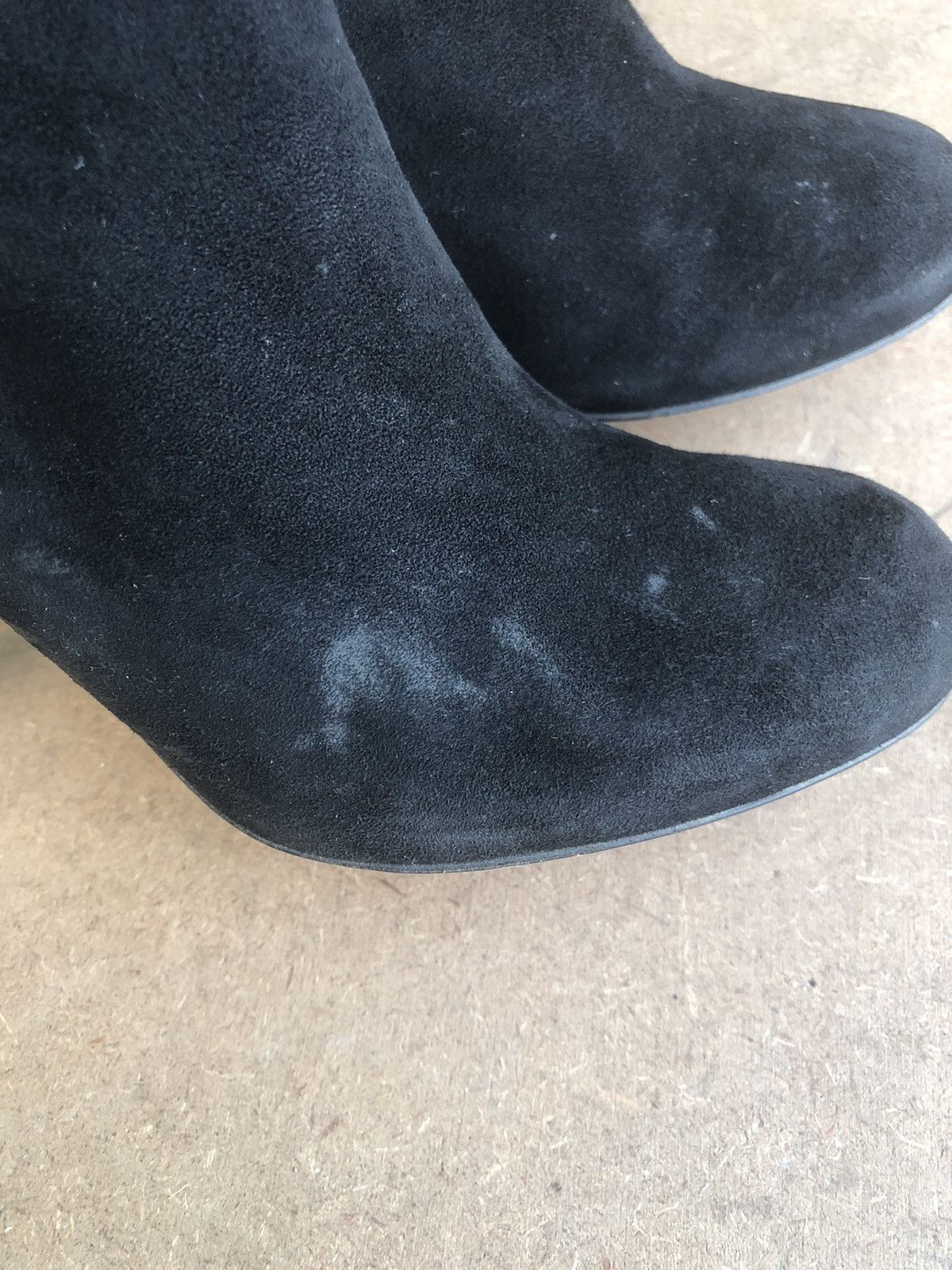 Gucci Gucci Suede Ankle Boot size 36.5 Size US 6.5 / IT 36.5 - 15 Thumbnail