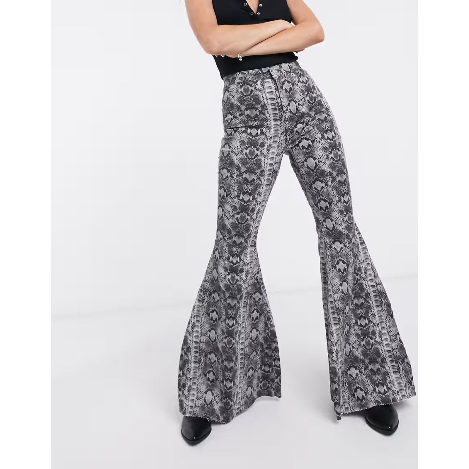 Free People We The Free Gray Just Float On Snake Flare Leg Jeans 25 X 32 Size 25" / US 0 / IT 36 - 1 Thumbnail