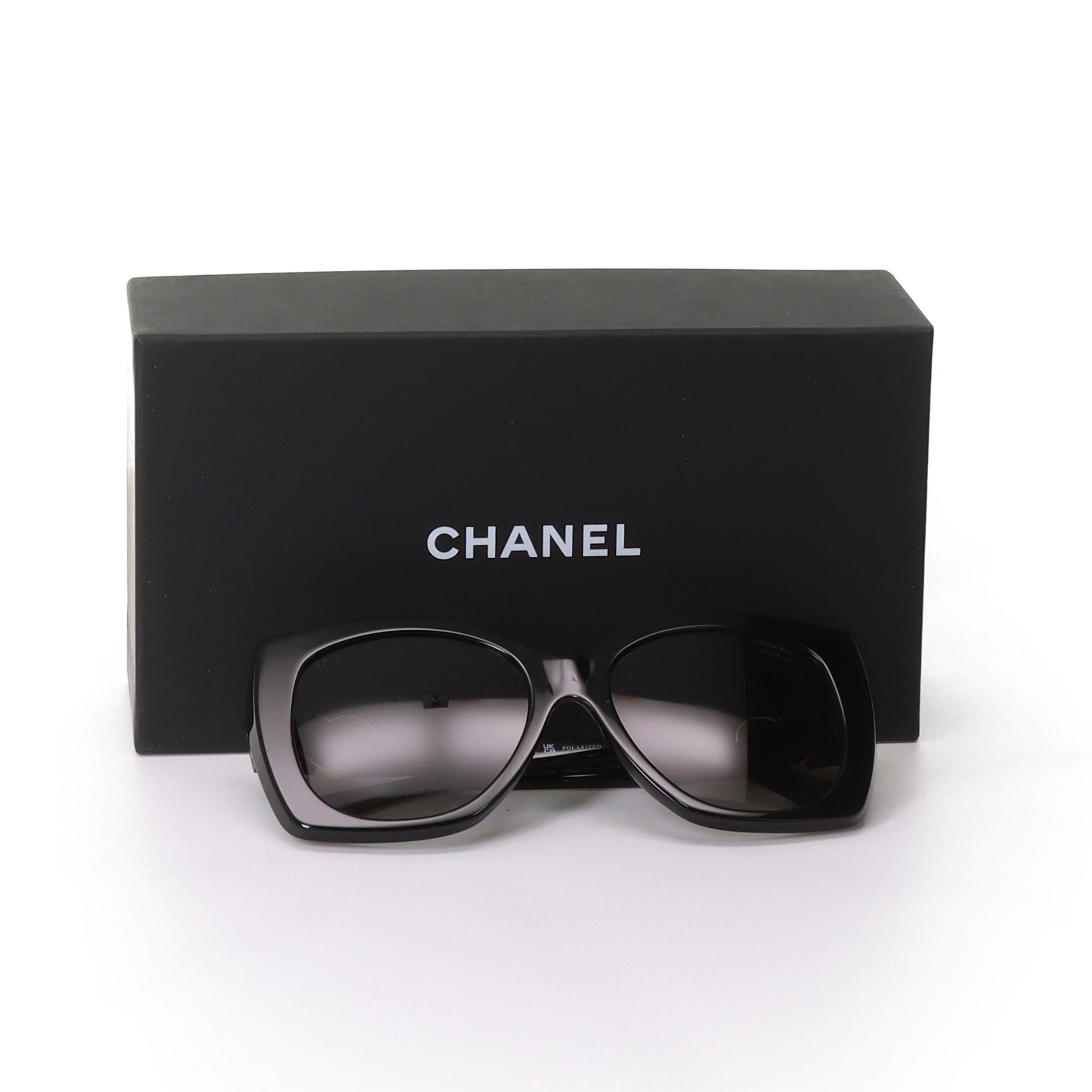 Chanel CHANEL Heart Logo Acetate Sunglasses Black Size ONE SIZE - 1 Thumbnail