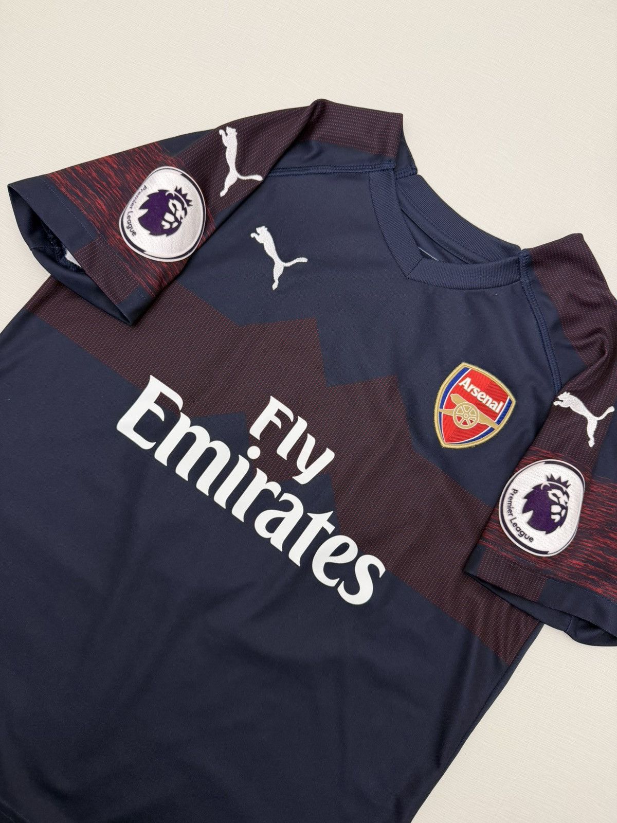 Puma ARSENAL LONDON #10 OZIL AWAY SOCCER JERSEY PUMA YOUTH LARGE Size US XS / EU 42 / 0 - 3 Thumbnail