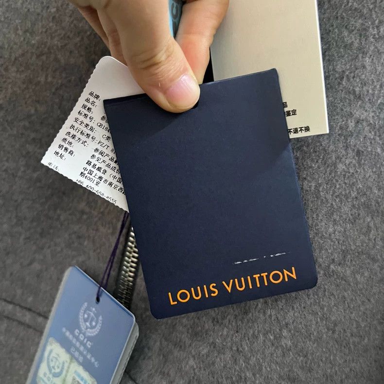 Louis Vuitton Louis Vuitton size 34 Half-zip hoodie with logo at hem hood Size US M / EU 48-50 / 2 - 6 Thumbnail
