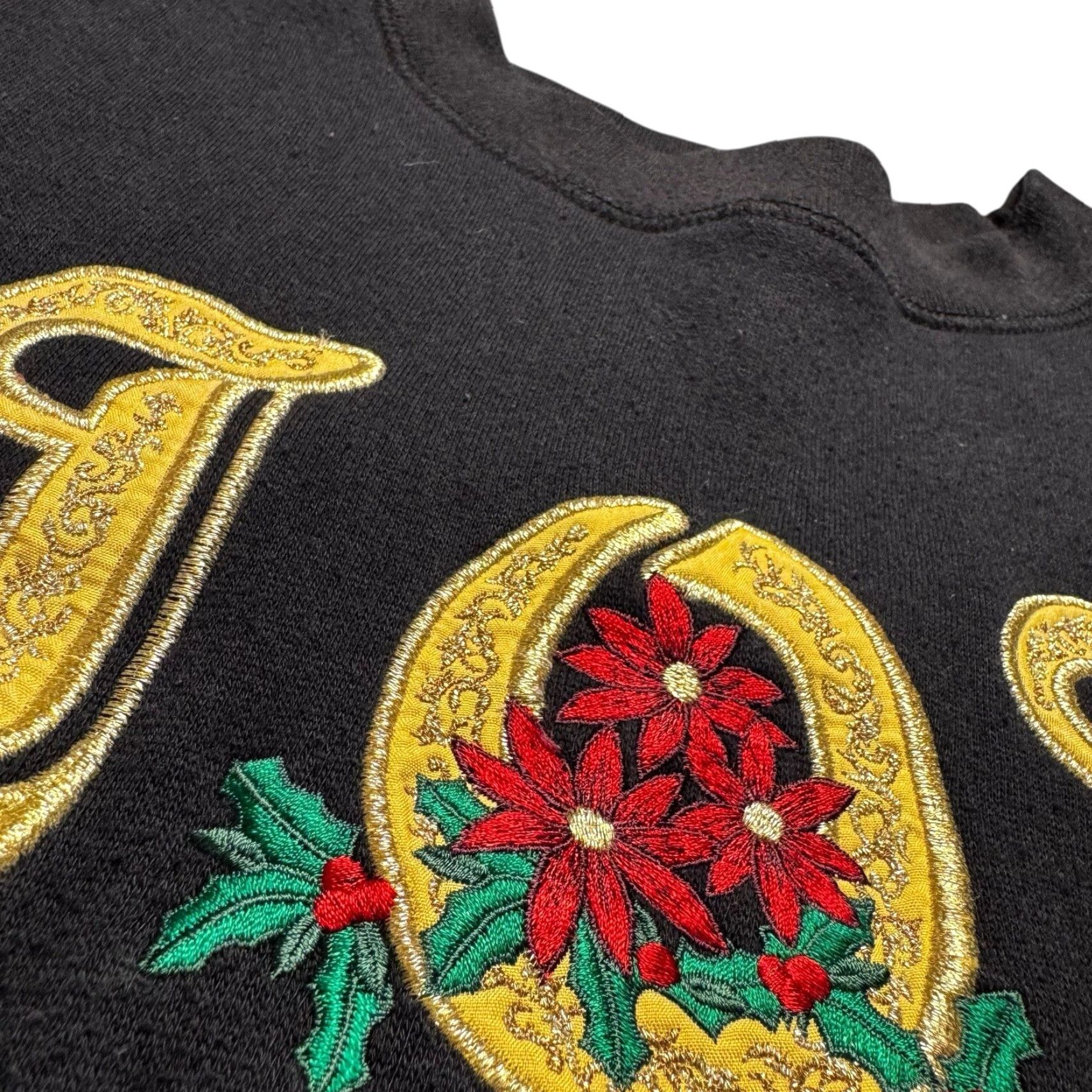Vintage VINTAGE Christmas Sweatshirt Women's XL Black Floral Embroidered Logo Fleece Pullover 90s Holiday Theme Mens Womens Size XL / US 12-14 / IT 48-50 - 3 Thumbnail