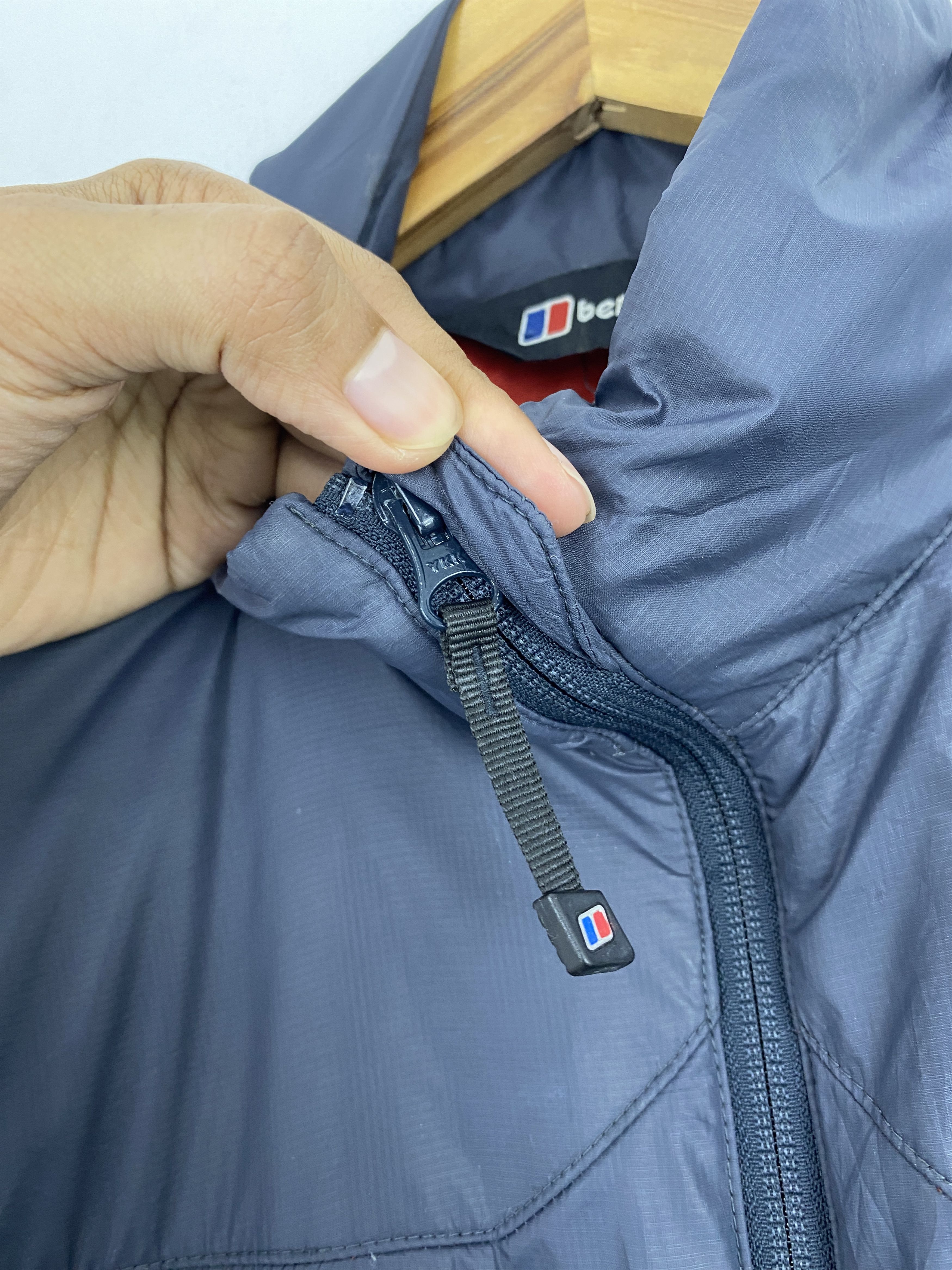 Berghaus Vintage Berghaus Windbreaker Trail Outdoor Jacket J1854 Size US S / EU 44-46 / 1 - 9 Thumbnail