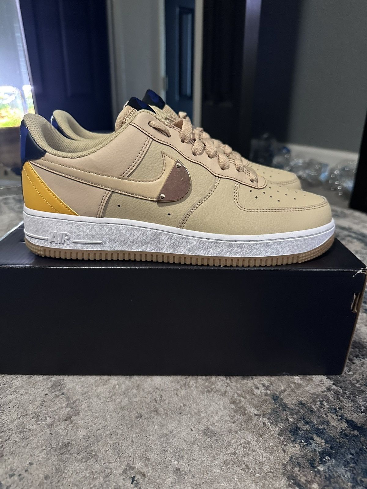 NBA Nike Air Force 1 Low 07 LV8 Size US 8.5 / EU 41-42 - 1 Thumbnail