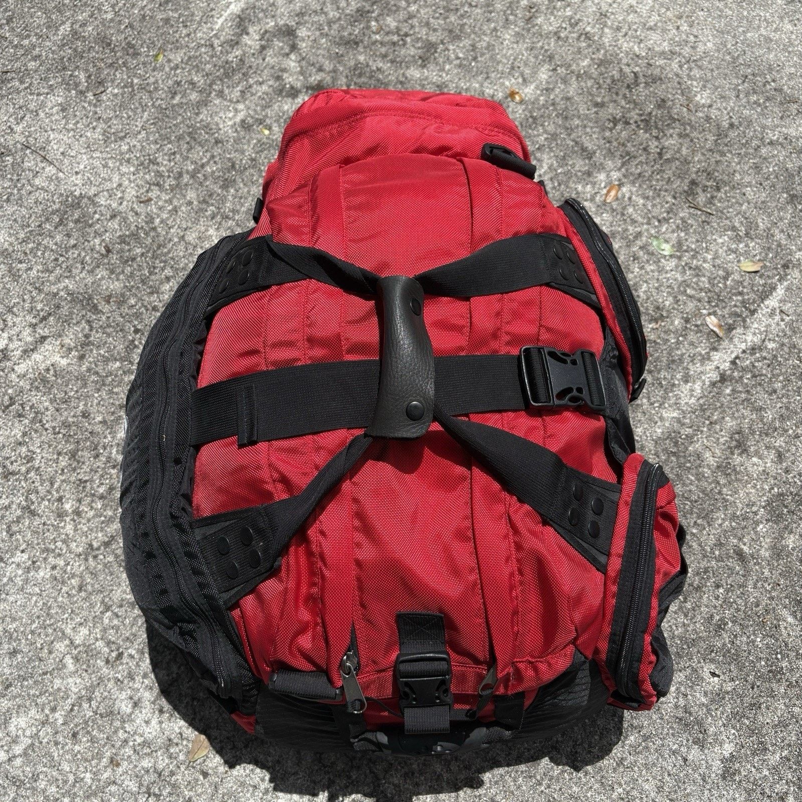 Oakley × Vintage Vintage Oakley Icon Duffle Bag Red Black Hot Tub Software Size ONE SIZE - 4 Thumbnail