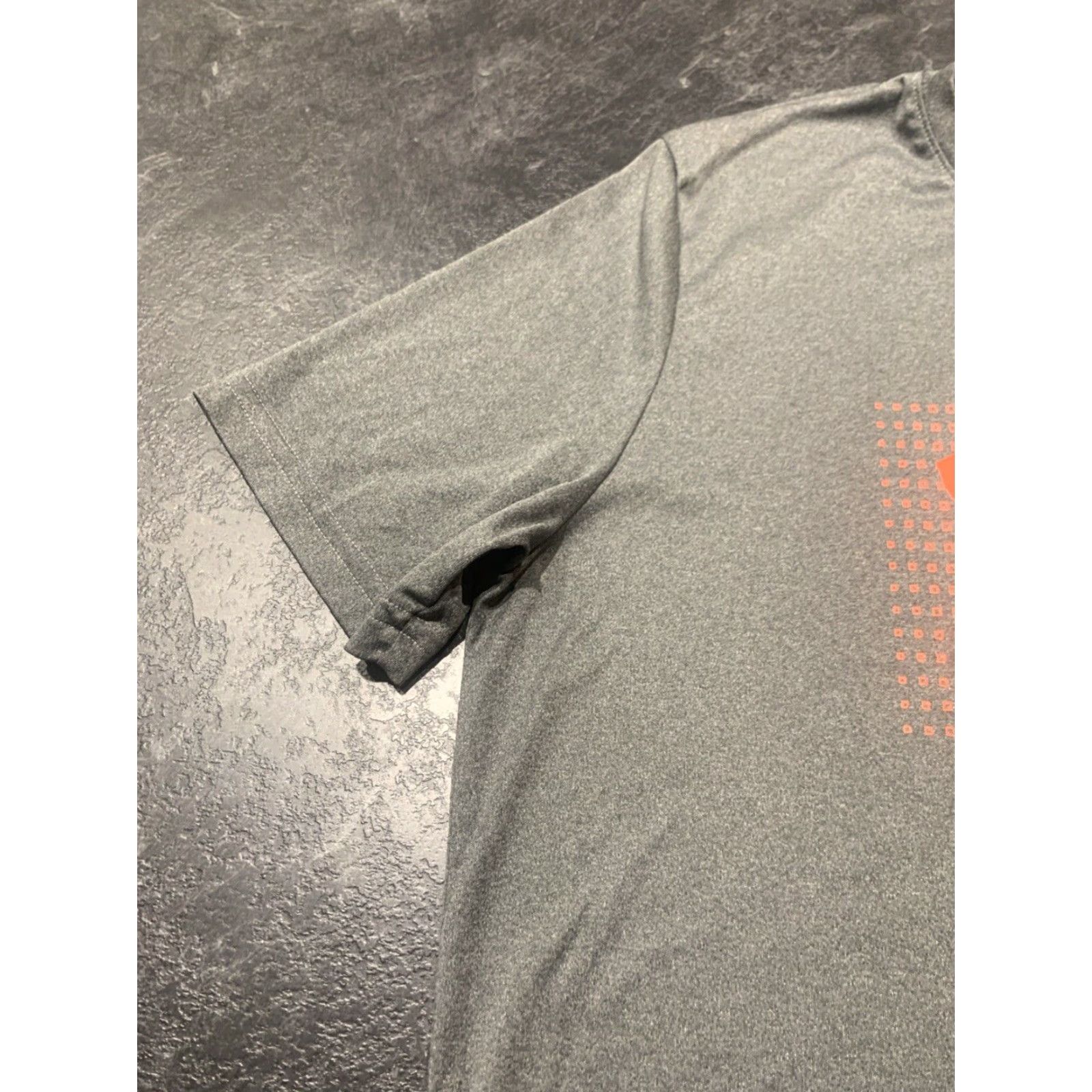 Under Armour VINTAGE Under Armour Mens T-Shirt Medium Gray Orange Activewear Casual Moisture Wicking Performance Basketball Running Gym Size US M / EU 48-50 / 2 - 5 Thumbnail