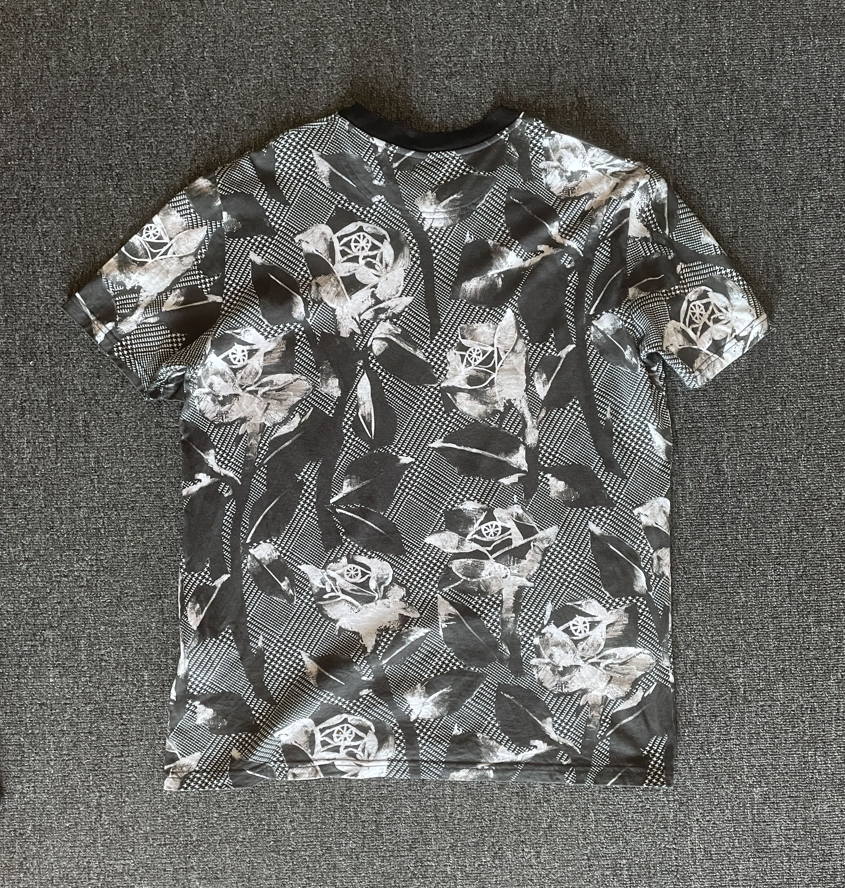 Dior Dior men's roses t shirt size L Size US L / EU 52-54 / 3 - 4 Thumbnail