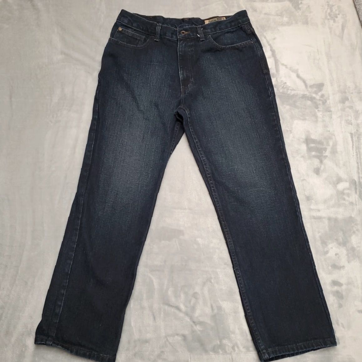Izod Izod Jeans Mens 34x30 Blue Premium Straight Leg Dark Wash Denim Pants Jeans Straight Mens 34 Blue Dark Wash 5-Pocket Design Belt Loops Shirtable? Size US 34 / EU 50 - 2 Thumbnail