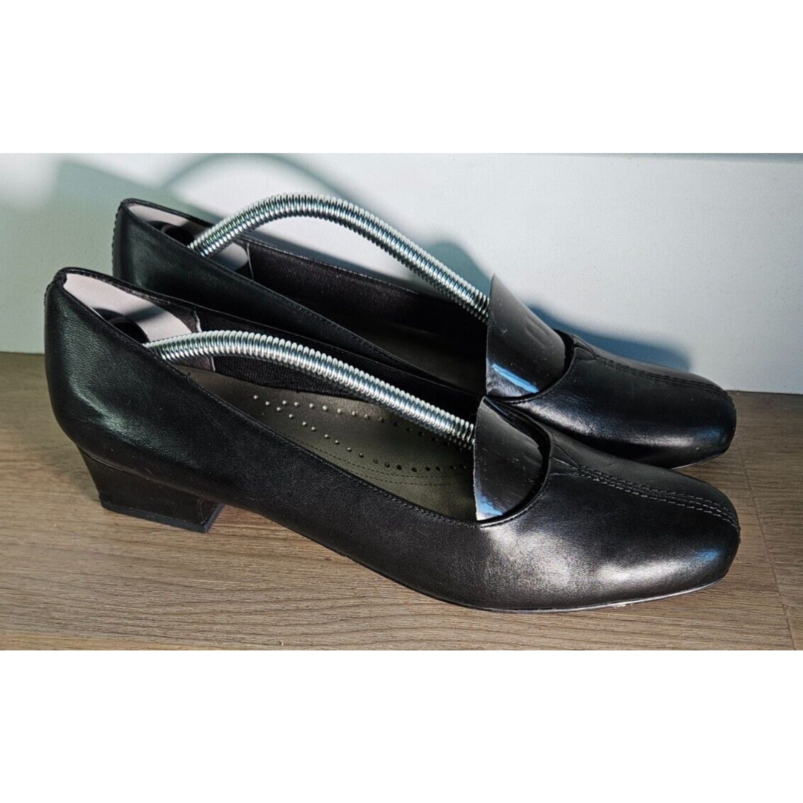 Other Women’s Black Leather Low Heel Dress Shoes Slip-On Size 8 Size US 8 / IT 38 - 1 Thumbnail