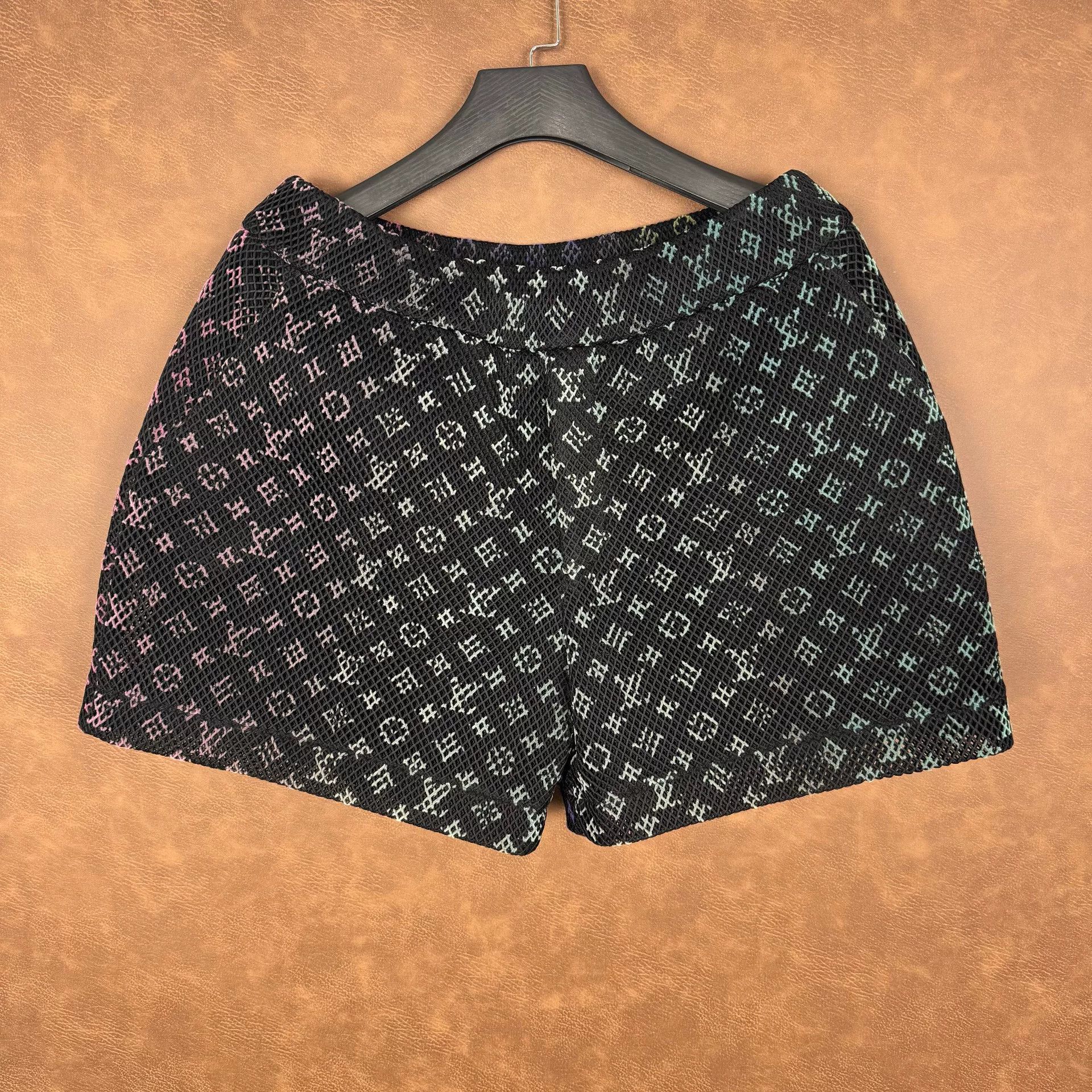 Louis Vuitton Louis Vuitton Rainbow Gradient Logo Shorts Size US 30 / EU 46 - 1 Thumbnail
