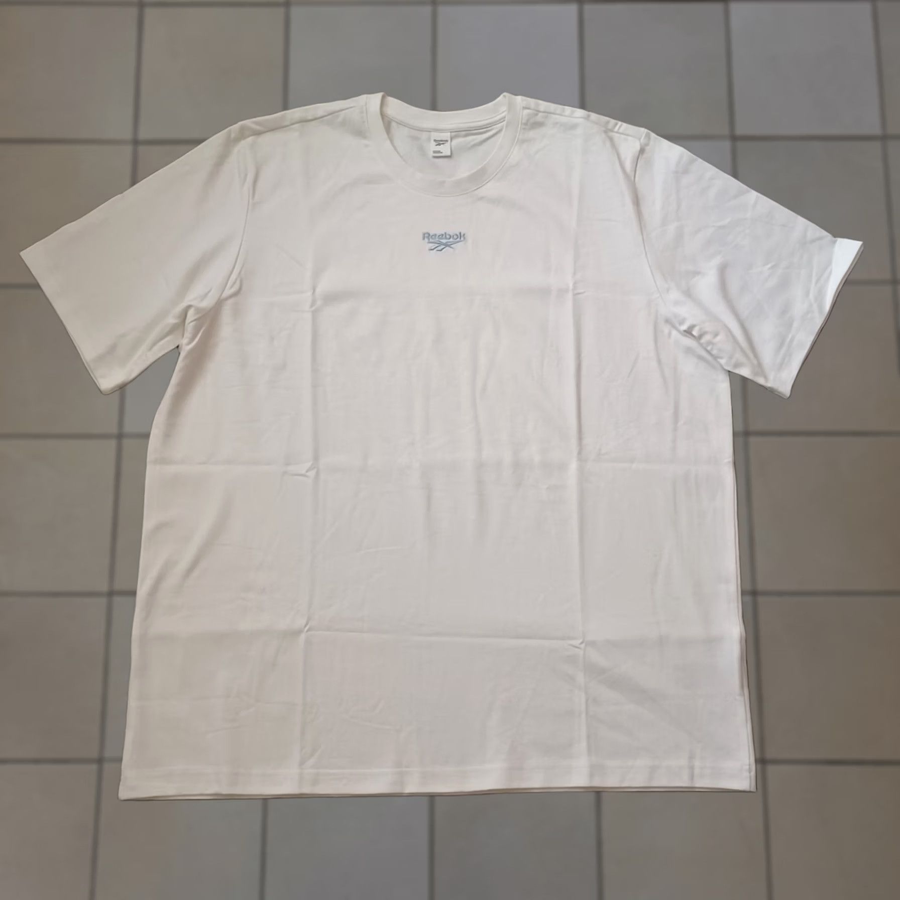 Reebok Reebok T Shirt Mens XL White Center Logo Spell Out Back Short Sleeve Sports Size US XL / EU 56 / 4 - 1 Thumbnail