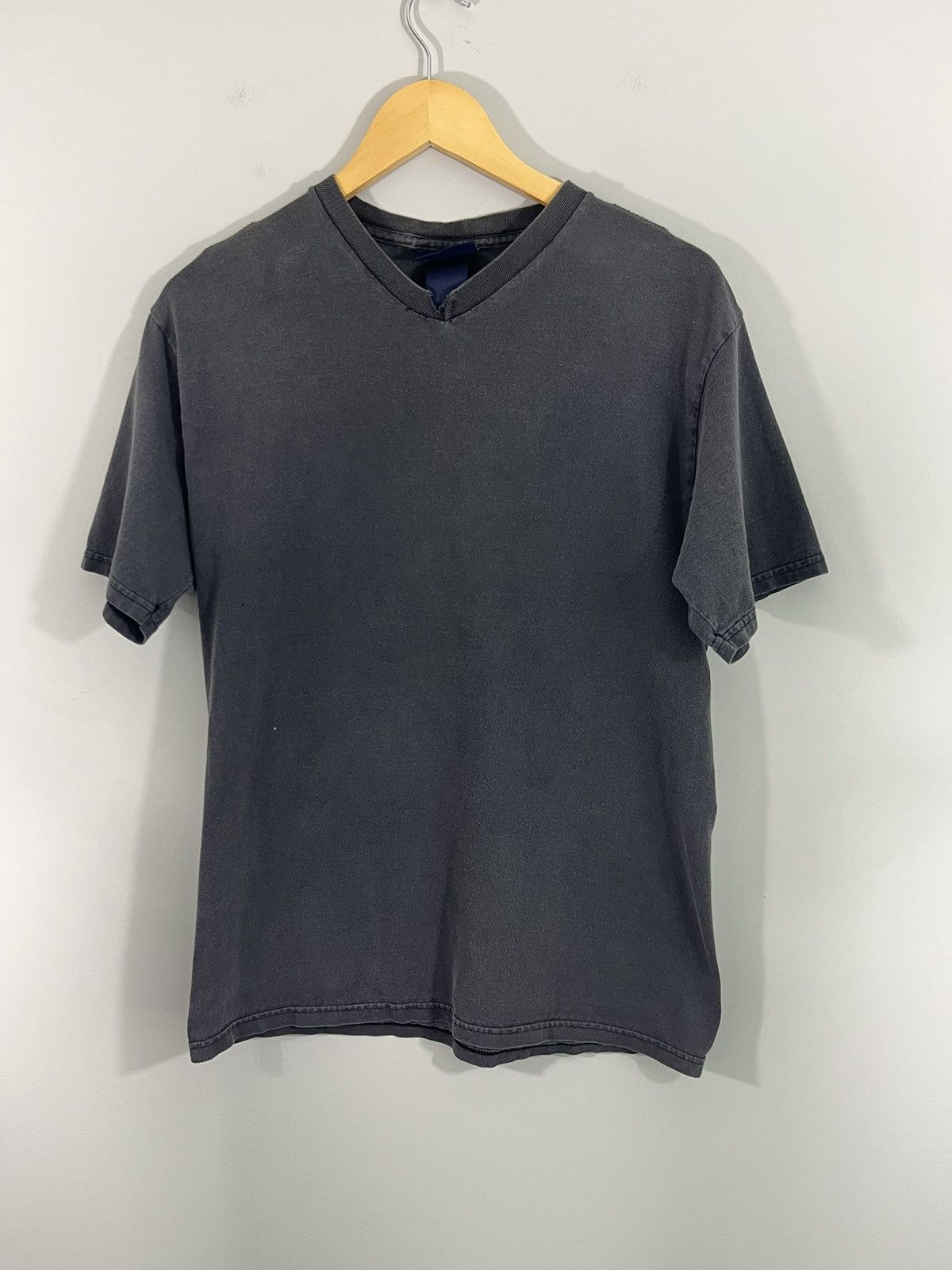 Vintage Sun Faded Blank Distressed V Neck Tee Size US M / EU 48-50 / 2 - 1 Thumbnail