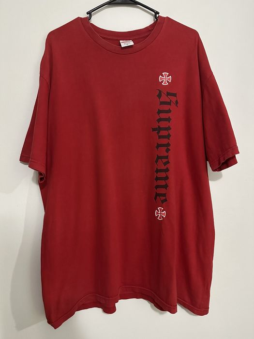 アームツイスト Supreme INDEPENDENT Old English Tee - トップス