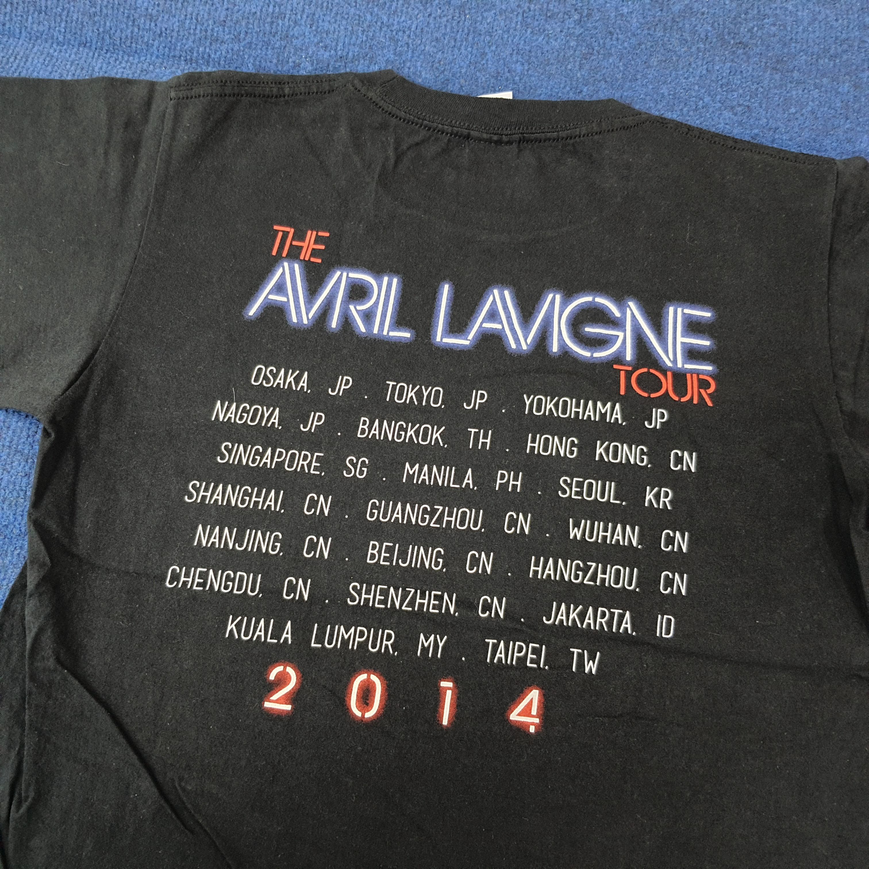 Band Tees Vintage The Avril Lavigne Tour 2014 Tshirt C259N18 Size US S / EU 44-46 / 1 - 4 Thumbnail