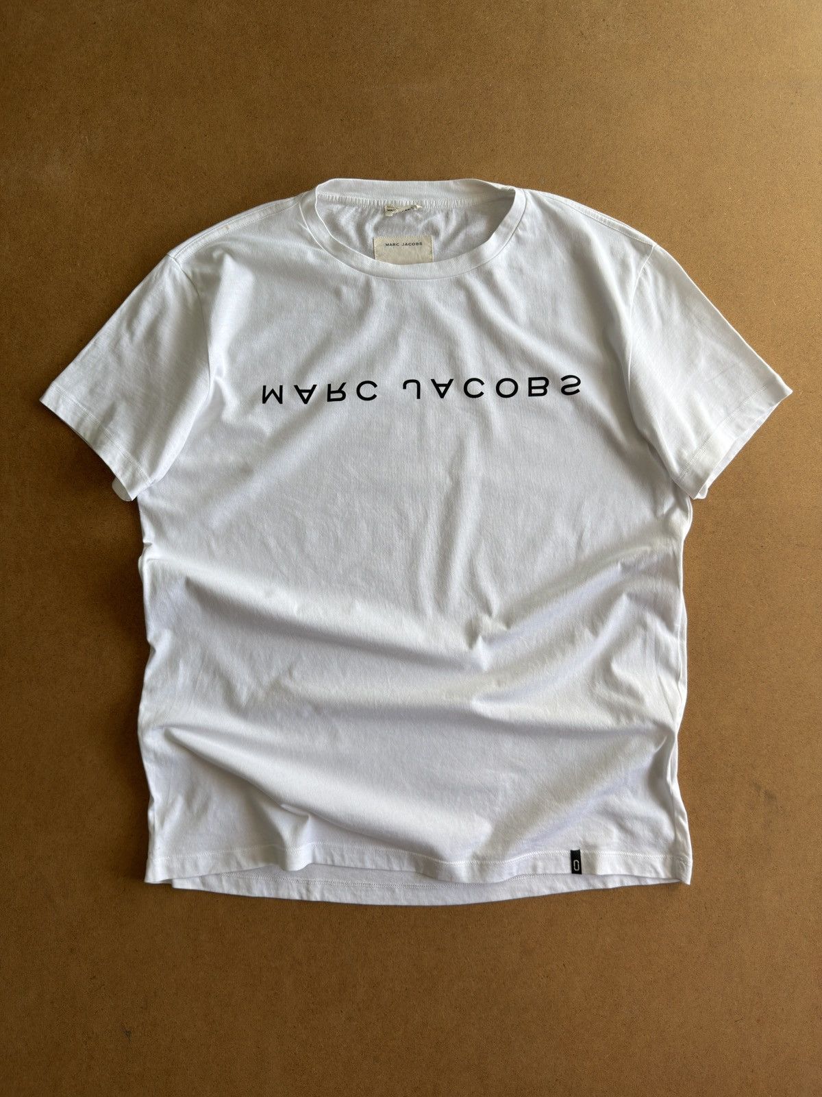 Marc Jacobs Marc Jacobs Upside Down Logo White Tee Size US XL / EU 56 / 4 - 1 Thumbnail