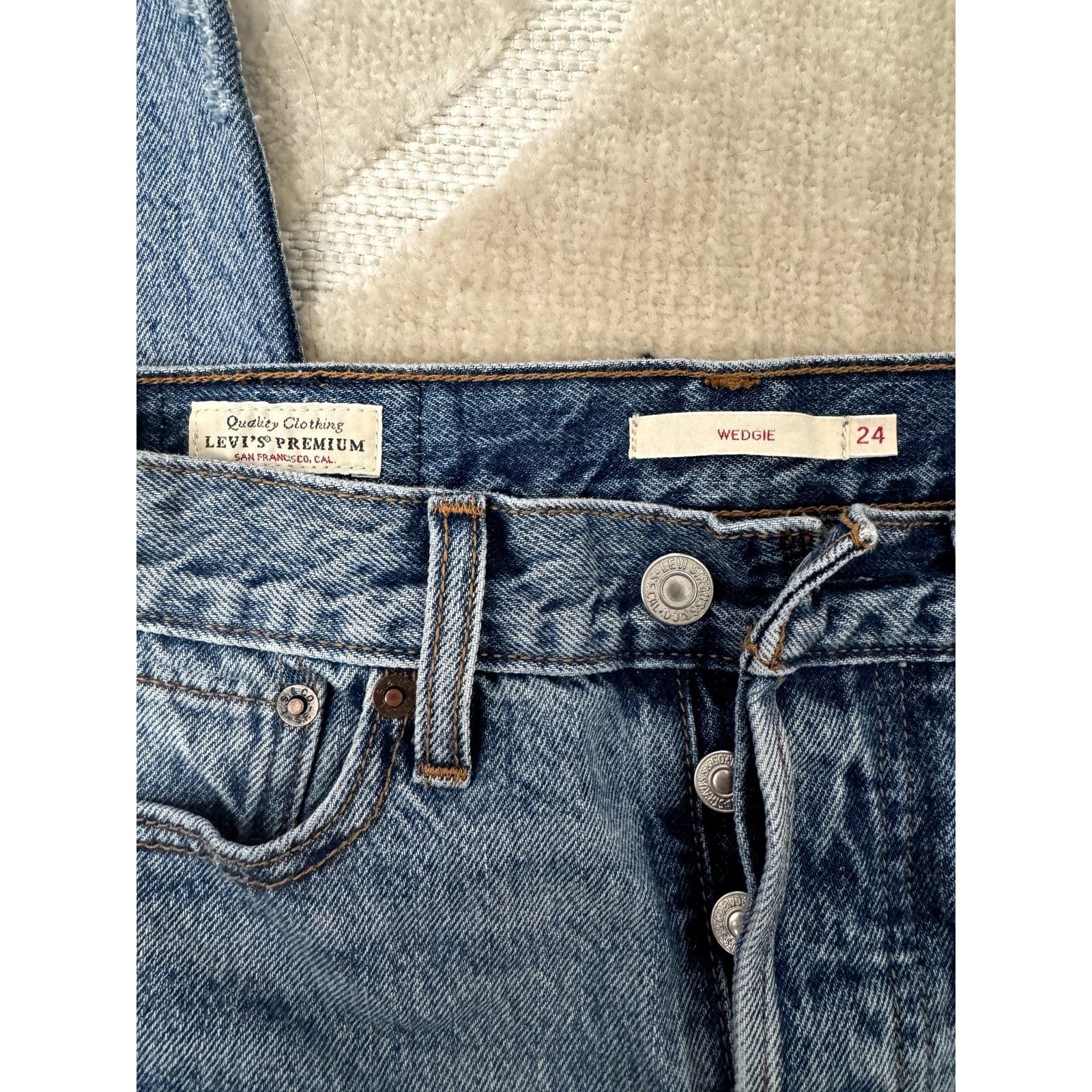 Levi's LEVIS Premium High Rise Denim Wedgie Jeans Raw Hem Women 24 Size 42" / US 20 - 2 Thumbnail