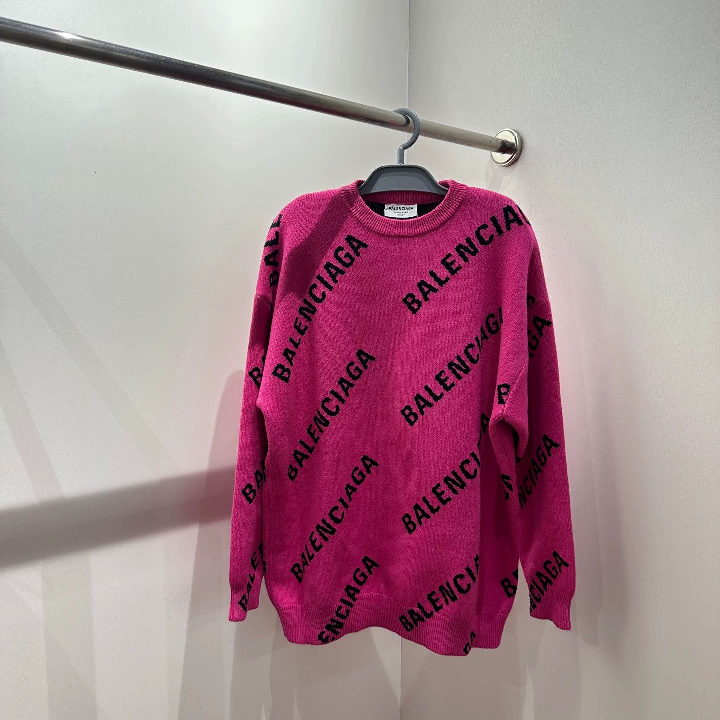 Balenciaga Balenciaga Sweater XS Women Size XS / US 0-2 / IT 36-38 - 1 Thumbnail