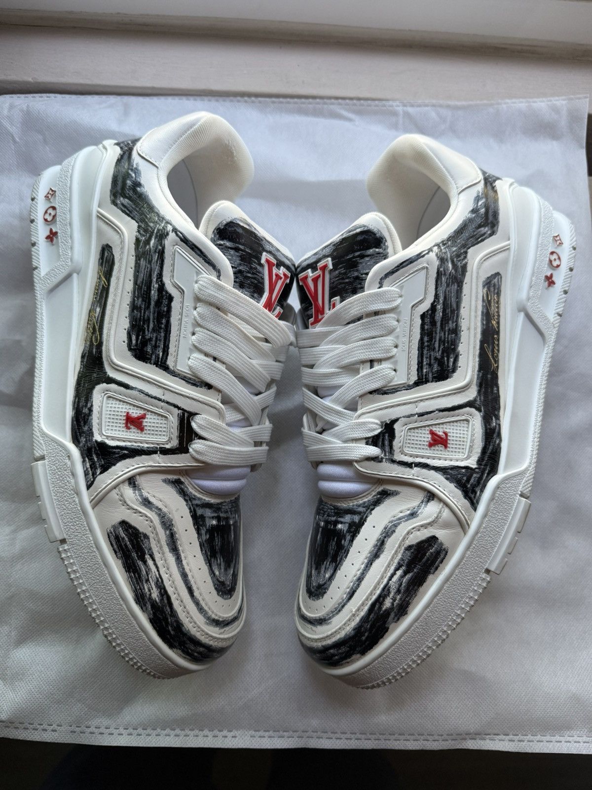 Louis Vuitton Louis Vuitton LV Black/White Marker Sneaker Trainer Size US 11 / EU 44 - 2 Thumbnail