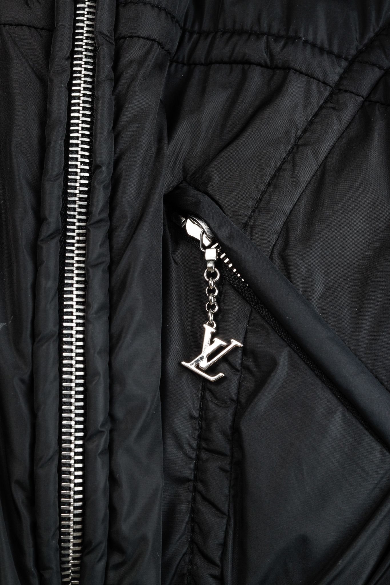 Louis Vuitton Louis Vuitton Belted Patch Goose-Feather-Fill Puffer Jacket Size S / US 4 / IT 40 - 9 Thumbnail