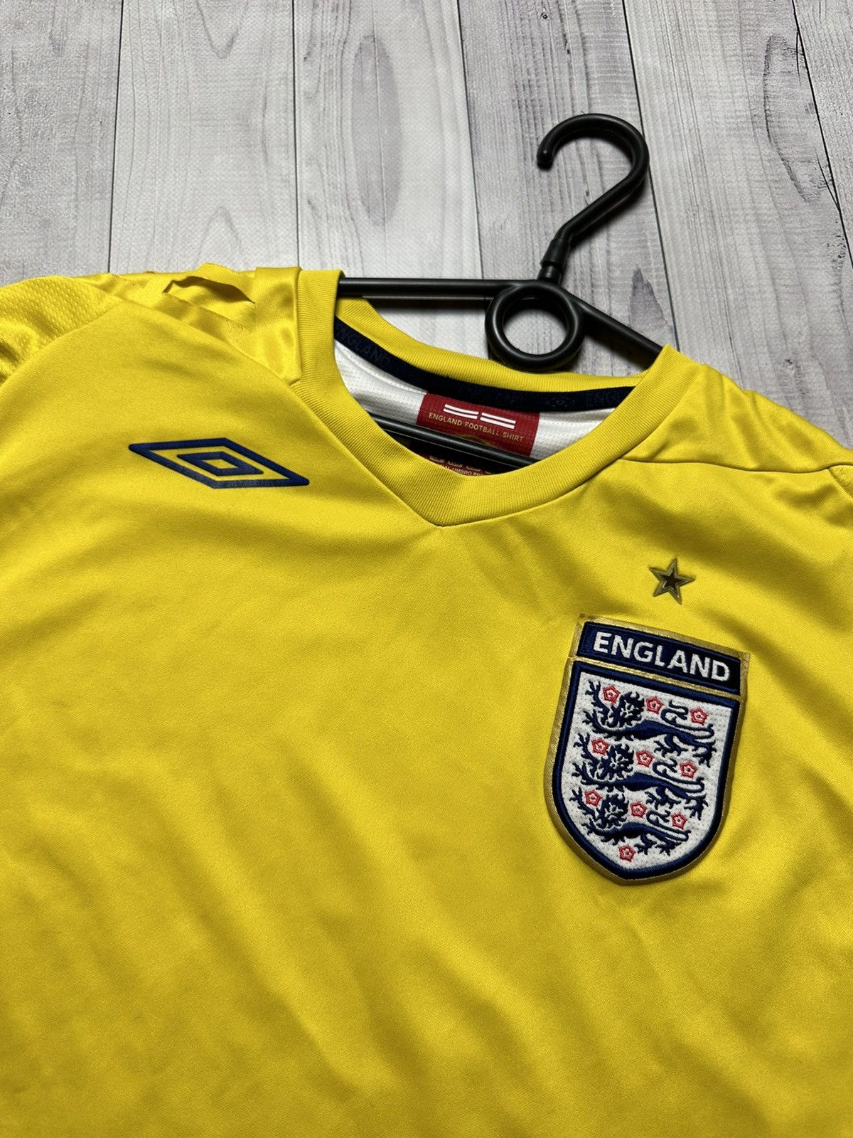 Umbro × Vintage Vintage England Umbro yellow soccer jersey Goalkeeper L rare Size US L / EU 52-54 / 3 - 3 Thumbnail