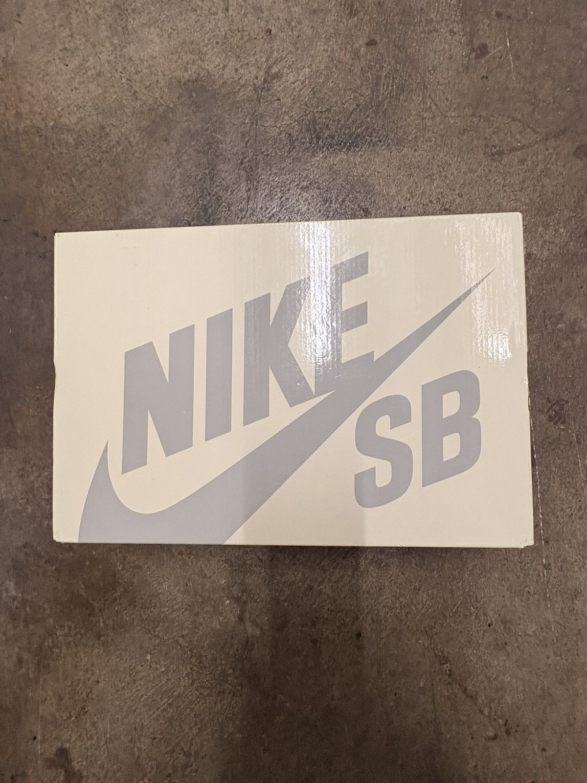 Nike SB Nike sb dunk low pro riot skateshop Size US 11 / EU 44 - 4 Thumbnail