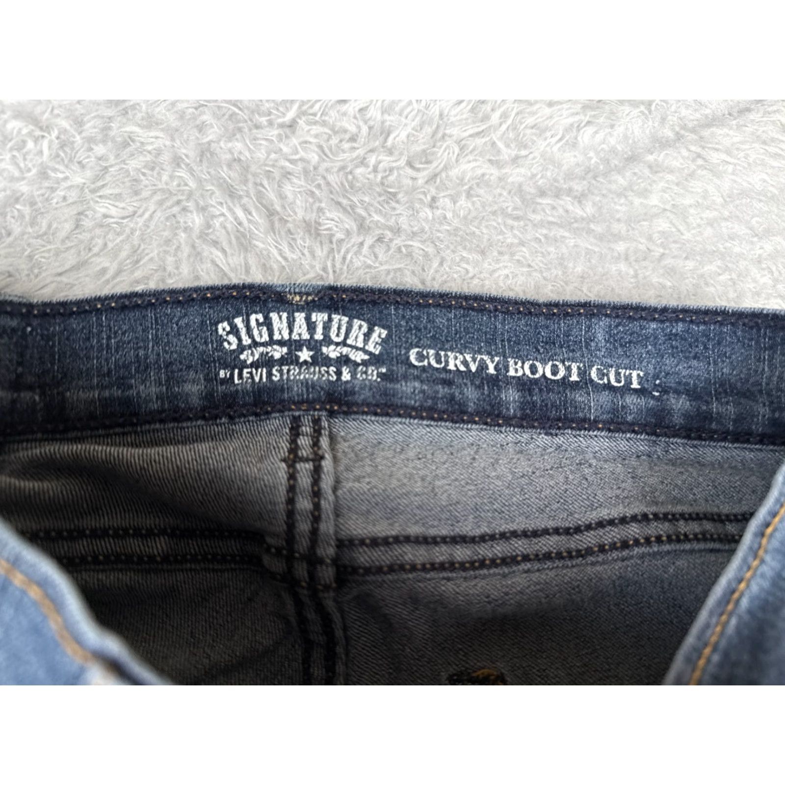 Levi's Levi's Women's Jeans Bootcut 24 Inseam Blue Denim Mid Rise Stretch Pockets 2010s Casual Fall Winter Womens Size 42" / US 20 - 6 Thumbnail