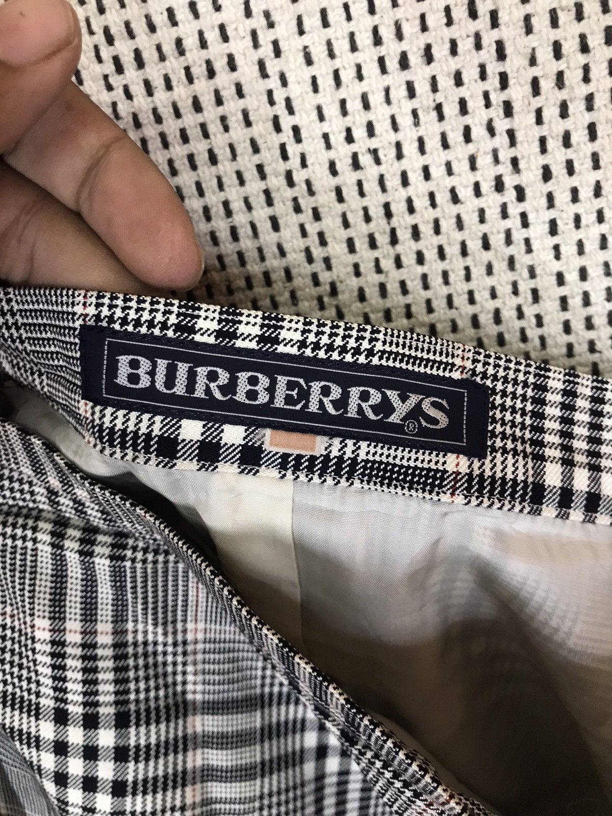 Burberry × Vintage ‼️VINTAGE BURBERRY MIDI SKIRT NICE DESIGN‼️ Size 30" / US 8 / IT 44 - 4 Thumbnail