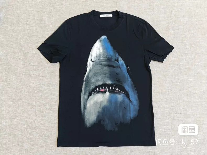 Givenchy Givenchy Shark Short Sleeve T-Shirt Size US L / EU 52-54 / 3 - 1 Thumbnail