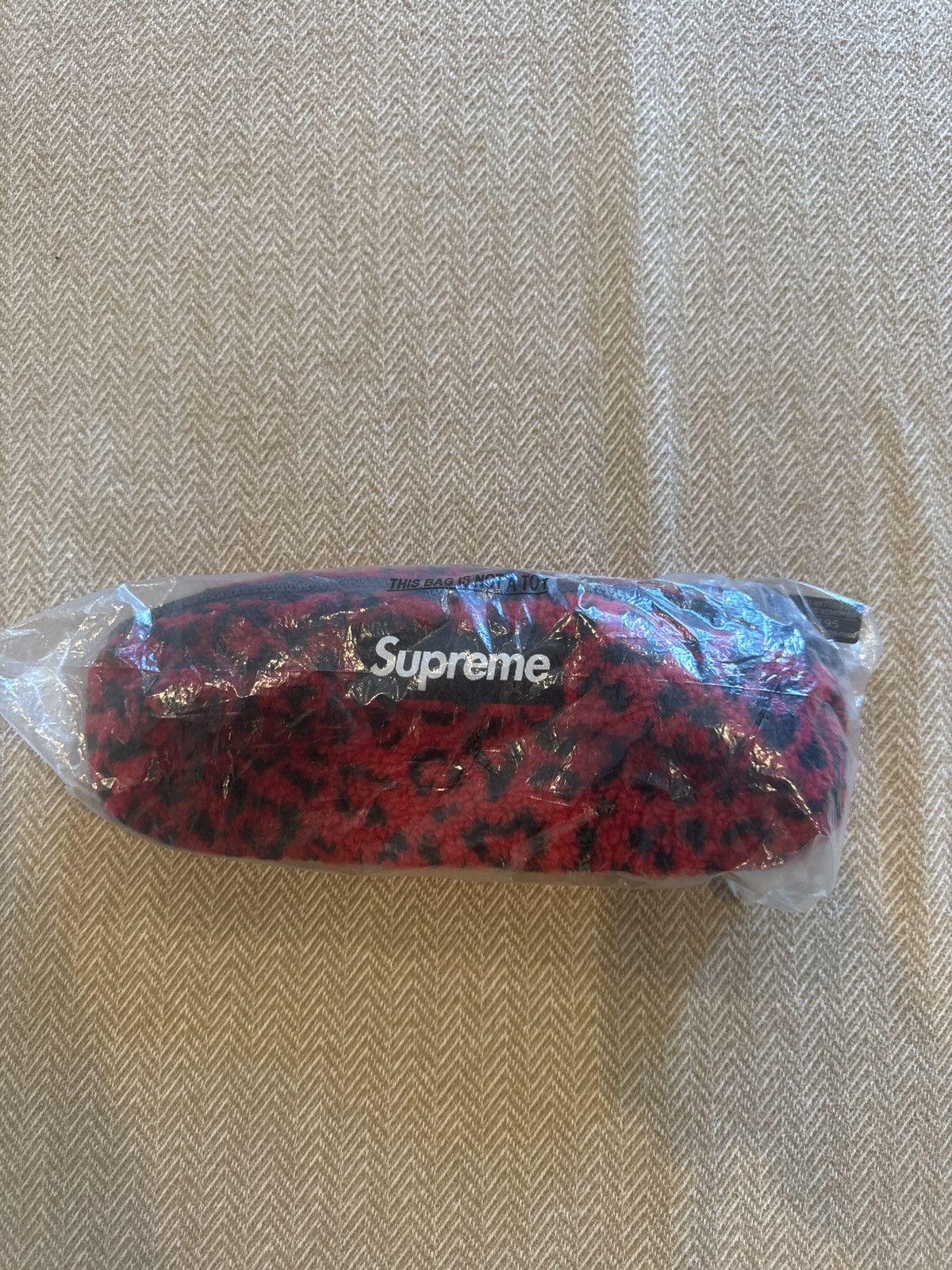 【新品未使用】Supreme / James Brand Cache Red The Randolph Cache | TJB x Supreme – The James Brand