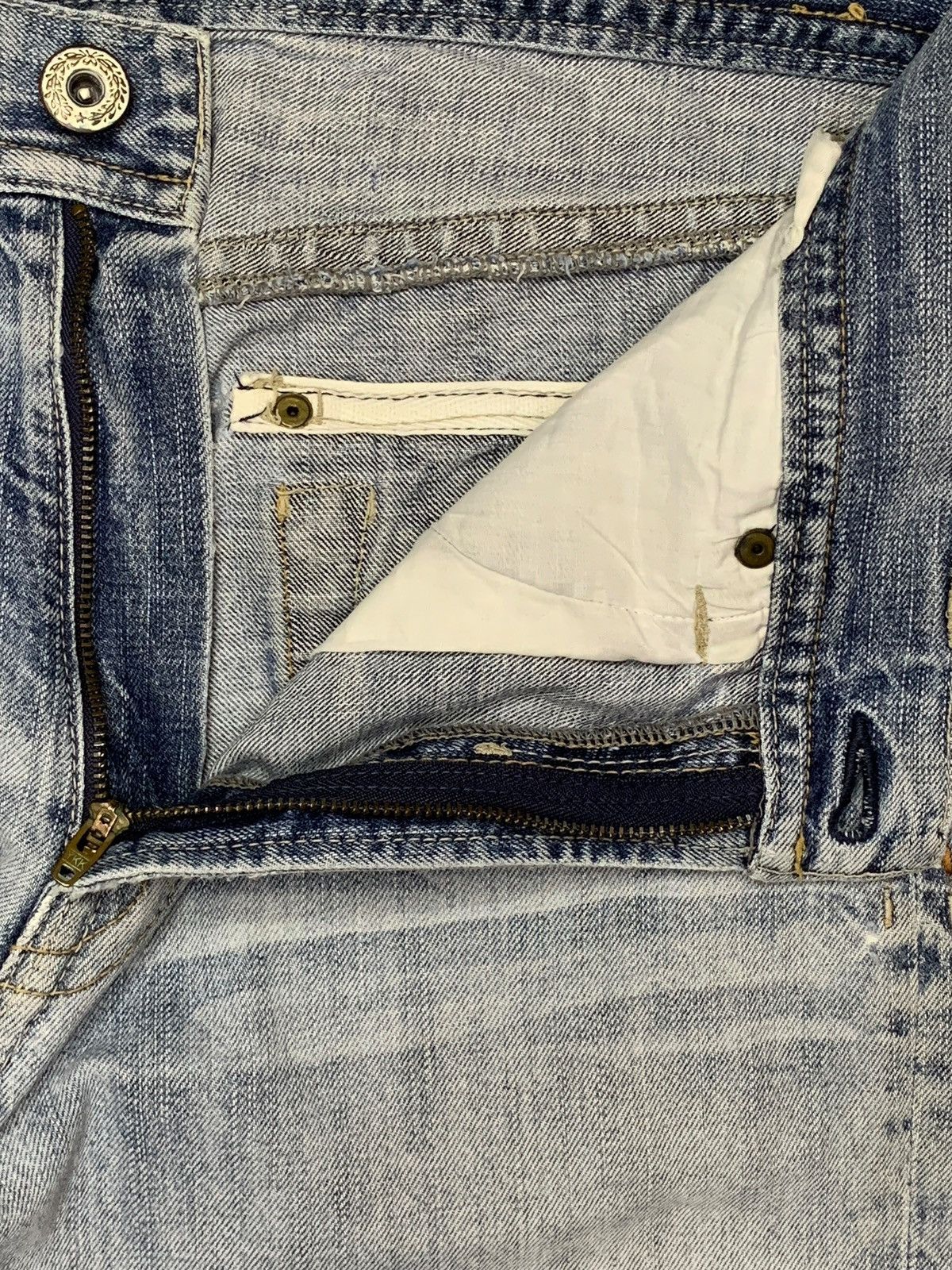 Japanese Brand Vintage Japanese Brand Light Wash Distressed Bootcut Jeans Size US 33 - 9 Thumbnail