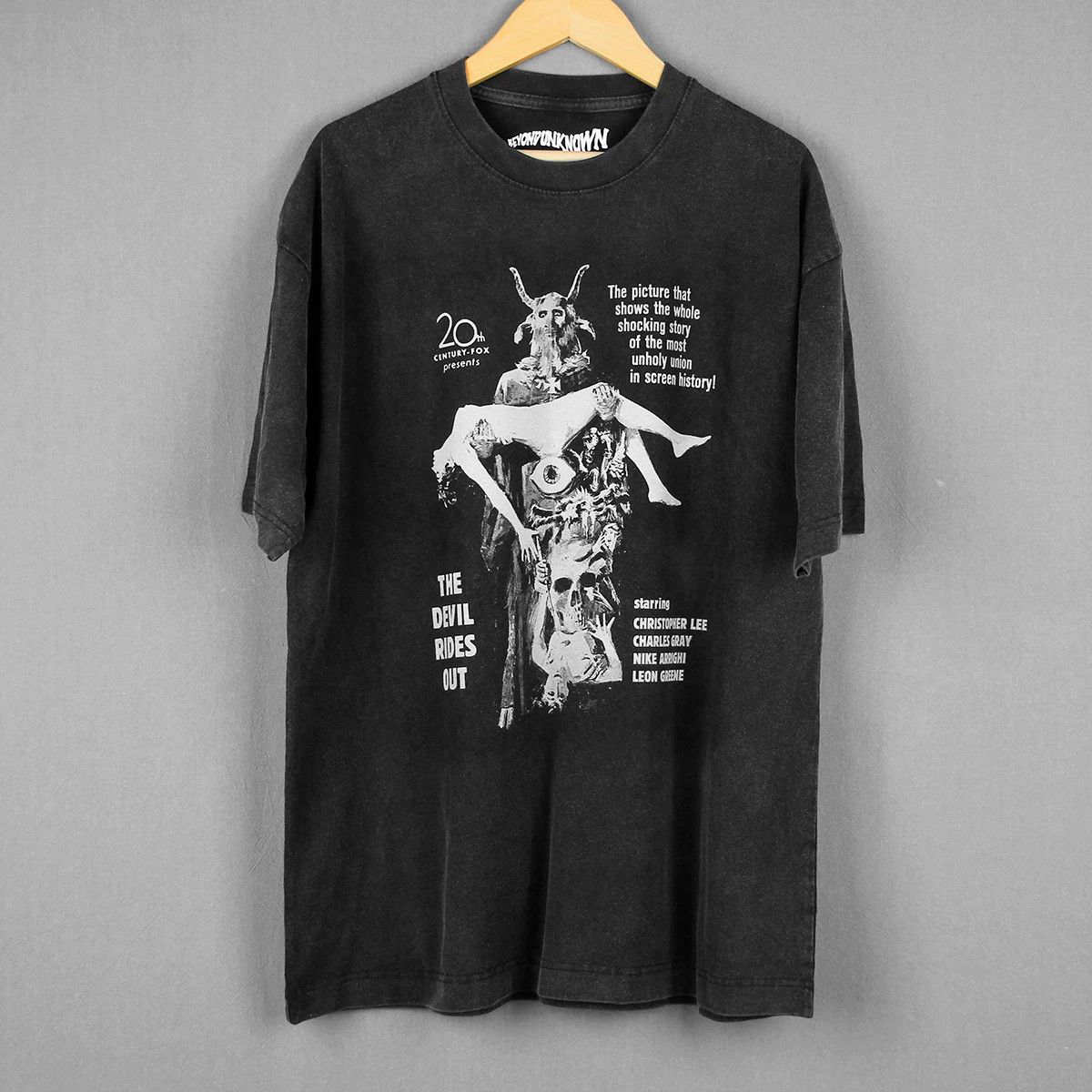 Vintage The Devil Rides Out T-Shirt Size US XL / EU 56 / 4 - 1 Thumbnail