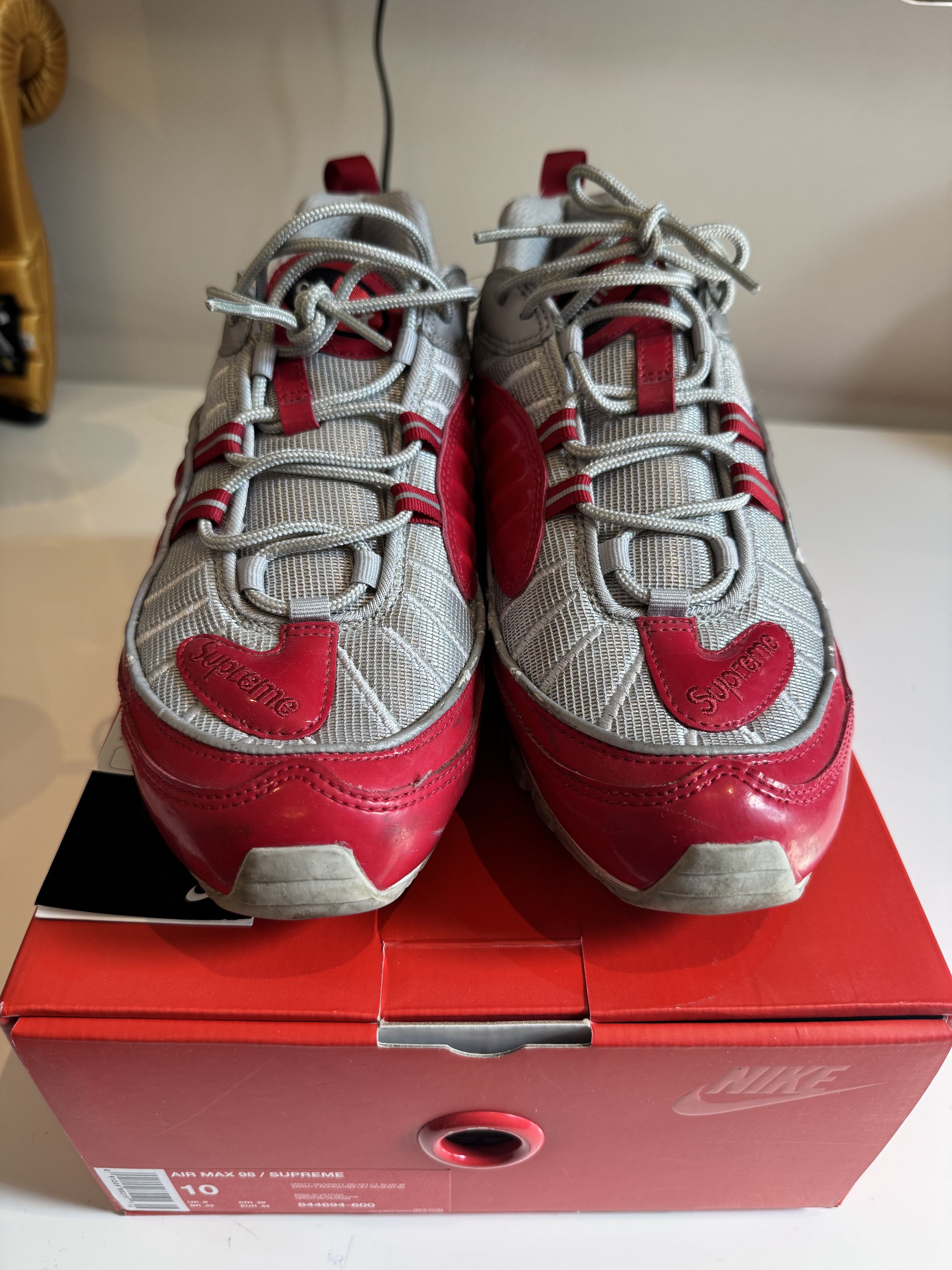 Nike × Supreme Supreme Air Max 98 Varsity Red Size US 10 / EU 43 - 2 Thumbnail
