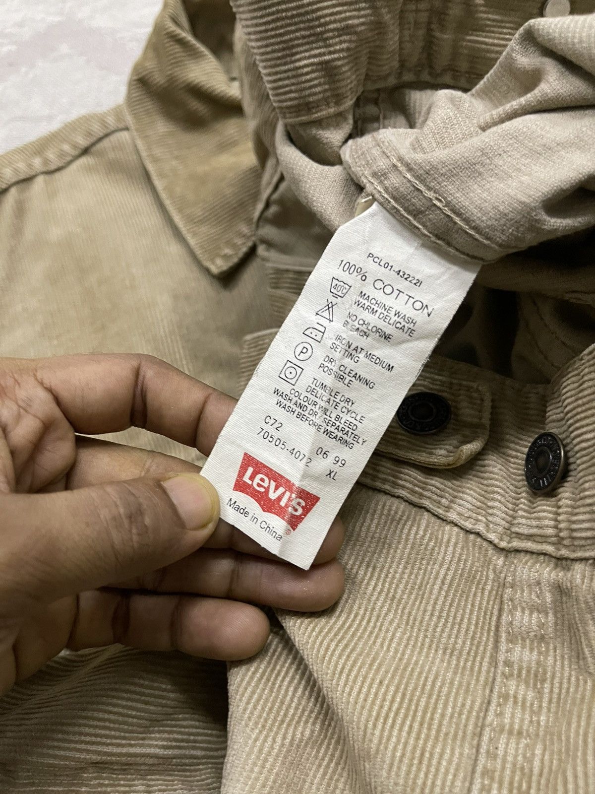 Levi's VINTAGE LEVIS CORDUROY TRUCKER JACKET FADED Size US L / EU 52-54 / 3 - 13 Thumbnail