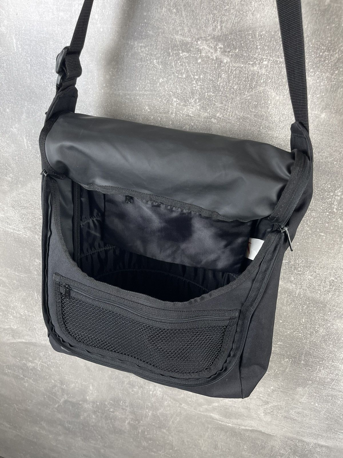 Nike Black Nylon Bag Tote Crossbody Sports Travel Gym