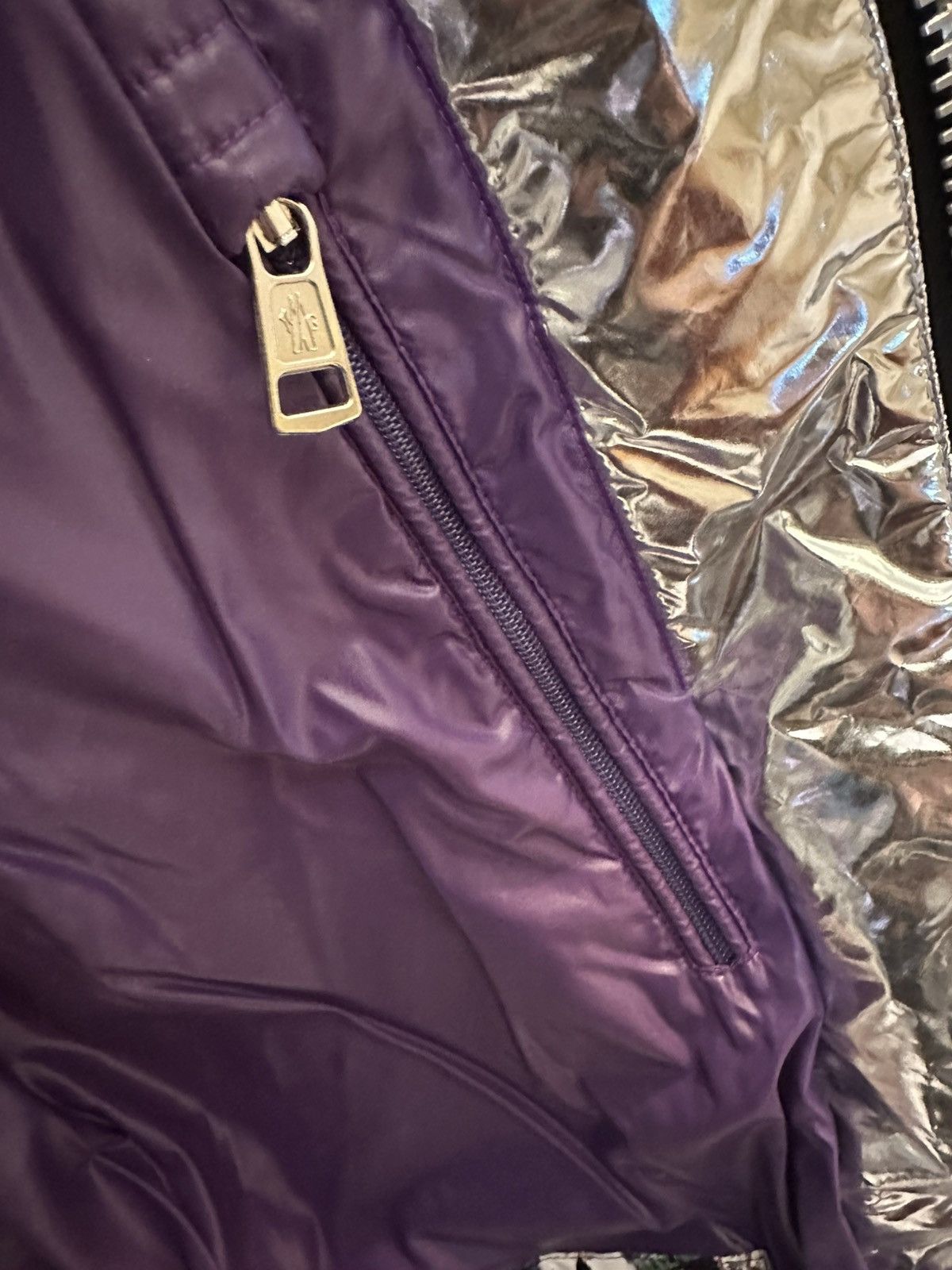Moncler × Palm Angels Moncler X Palm Angels silver puffer exon vest Size US L / EU 52-54 / 3 - 21 Thumbnail