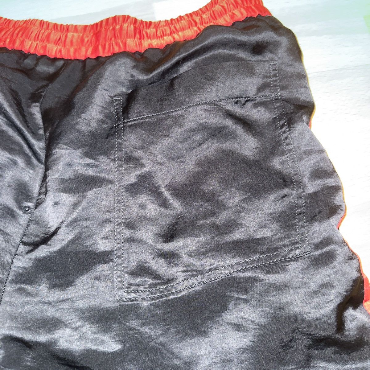 Gucci Gucci Logo Tape Satin Shorts Black/Red Size US 31 - 12 Thumbnail