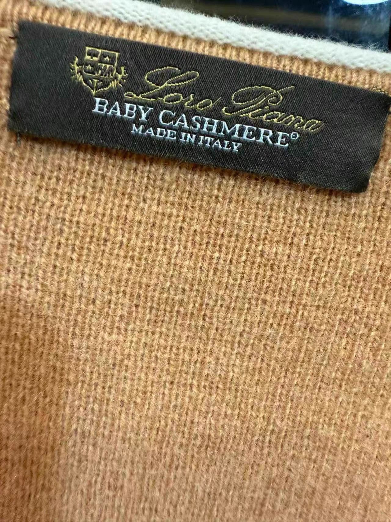 Loro Piana Loro Piana 100% Cashmere V-Neck Sweater Made in Italy K31 Size US L / EU 52-54 / 3 - 2 Thumbnail