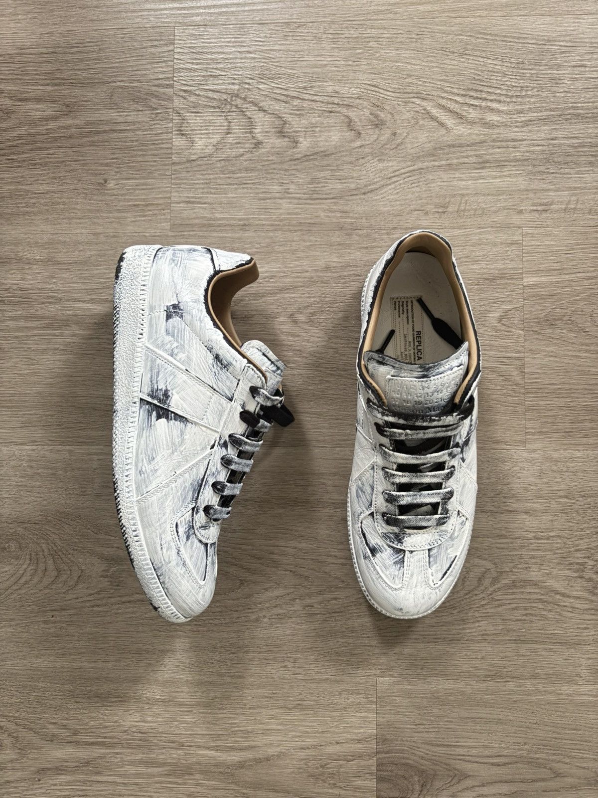 Maison Margiela Maison Margiela Paint Replica Gats Size US 8.5 / EU 41-42 - 2 Thumbnail