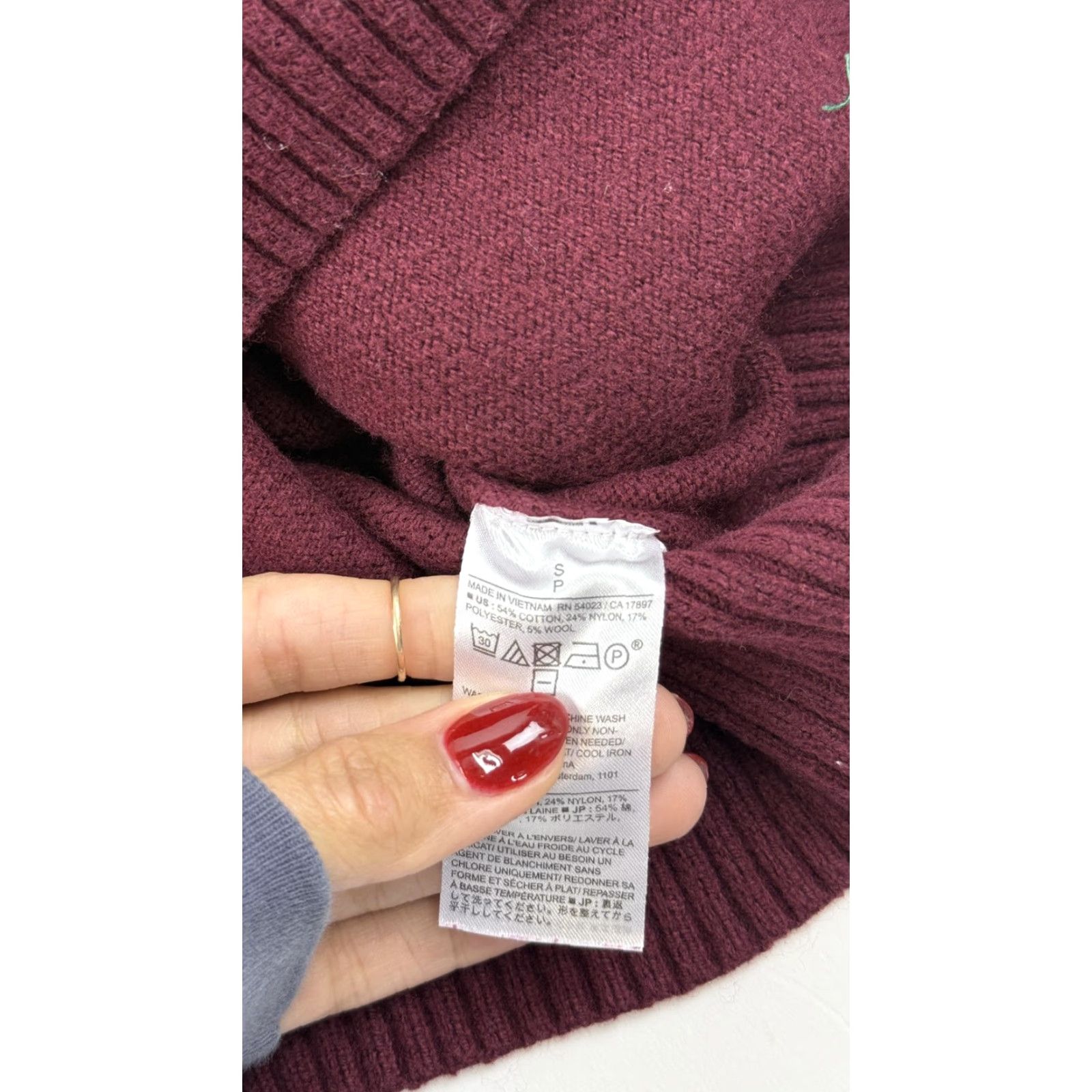 Banana Republic VINTAGE Banana Republic Sweater Womens Small Burgundy V Neck Pullover Ribbed Wool Blend Size S / US 4 / IT 40 - 4 Thumbnail