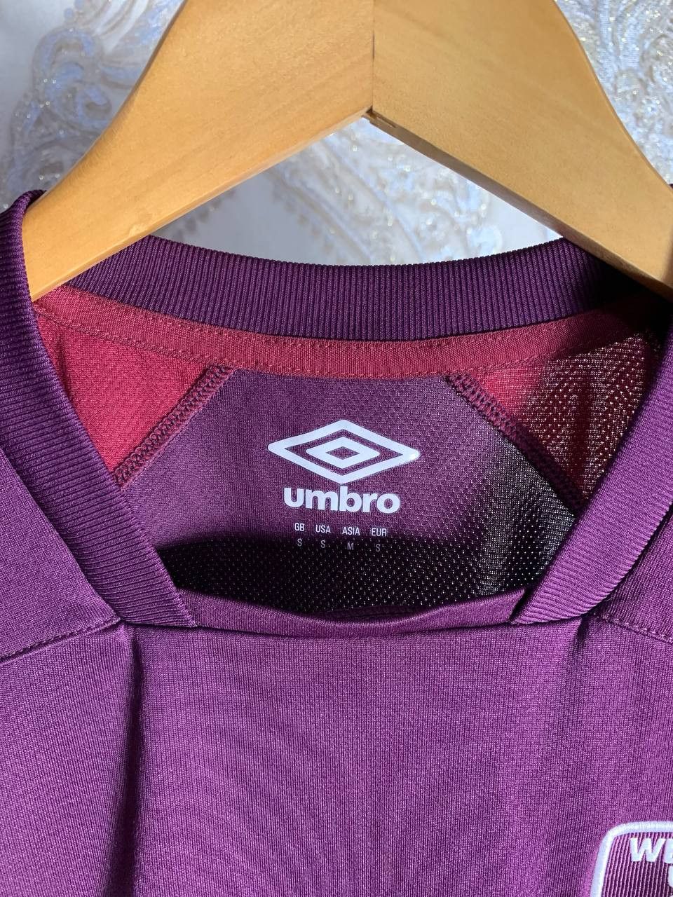 Umbro Vintage Umbro FC West Ham United England Soccer Jersey Y2K Size US S / EU 44-46 / 1 - 4 Thumbnail