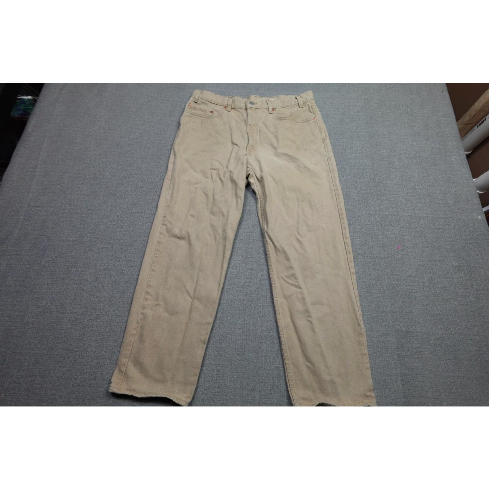 Levi's VINTAGE Levi's 550 Jeans Mens 36x30 Khaki Denim Zip Fly Baggy Relaxed Fit Wide Leg / 550 Jeans - Beige Denim Men’s 36 by 30 Size US 36 / EU 52 - 4 Thumbnail