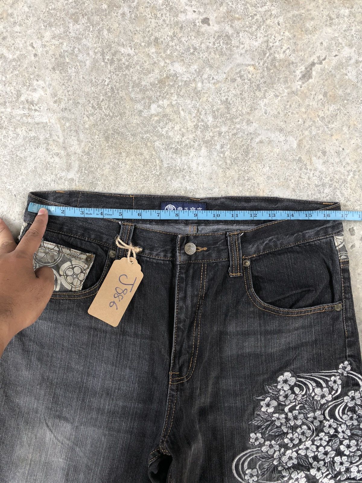 Japanese Brand Japanese Fish Koi Embroidered Jeans Distressed Multipocket Size US 33 - 20 Thumbnail