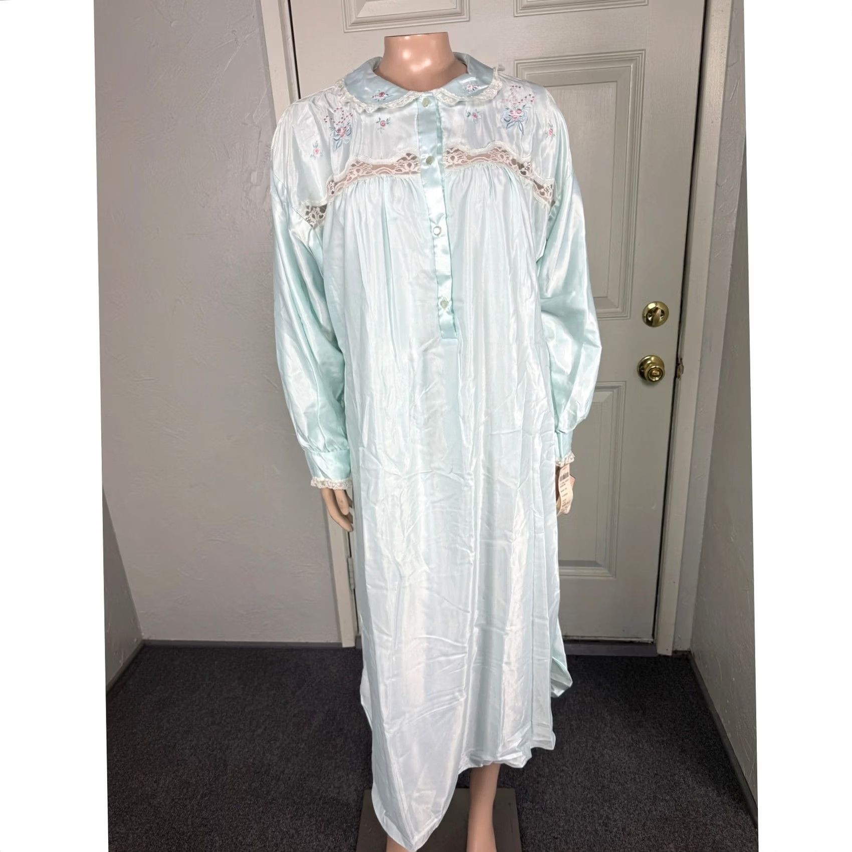 Vintage VINTAGE Barbizon Nightgown PS Small Blue Satin Embroidered Lace NOS 1980s Eveningwear Womens Size ONE SIZE - 2 Thumbnail