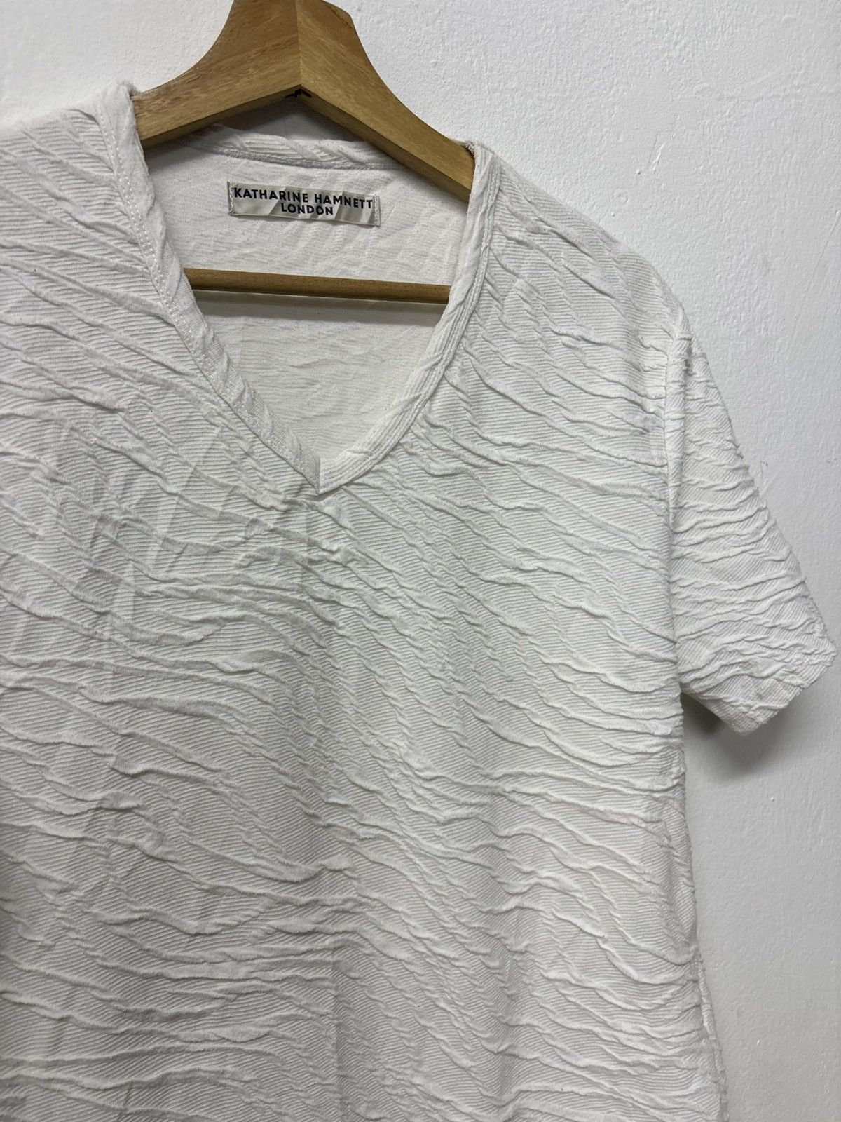 Katharine Hamnett London Katharine Hamnett London V-neck short-sleeve 3D Knitted Size US L / EU 52-54 / 3 - 9 Thumbnail