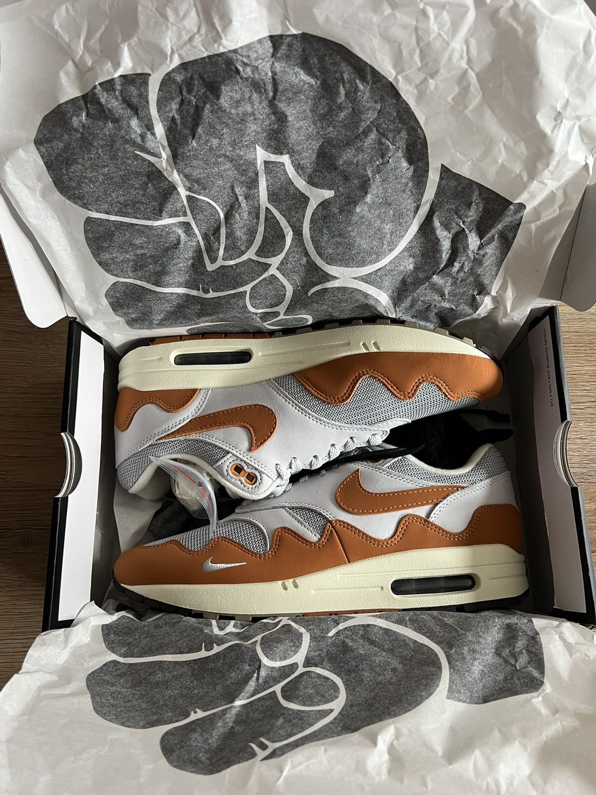 Nike × Patta PATTA NIKE AIR MAX 1 METALIC SILVER/MONARCH WITH BRACELET Size US 9 / EU 42 - 2 Thumbnail